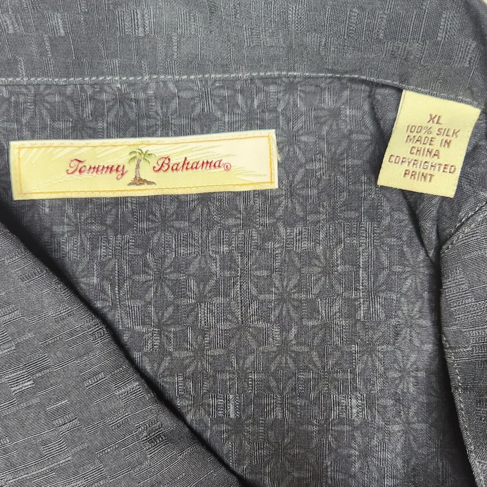 Tommy Bahama Short Sleeve Silk Button Down XL - Picture 3 of 3